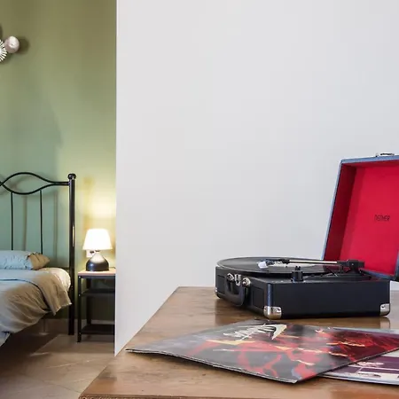 Apartment Niochori Heritage: The Pianist